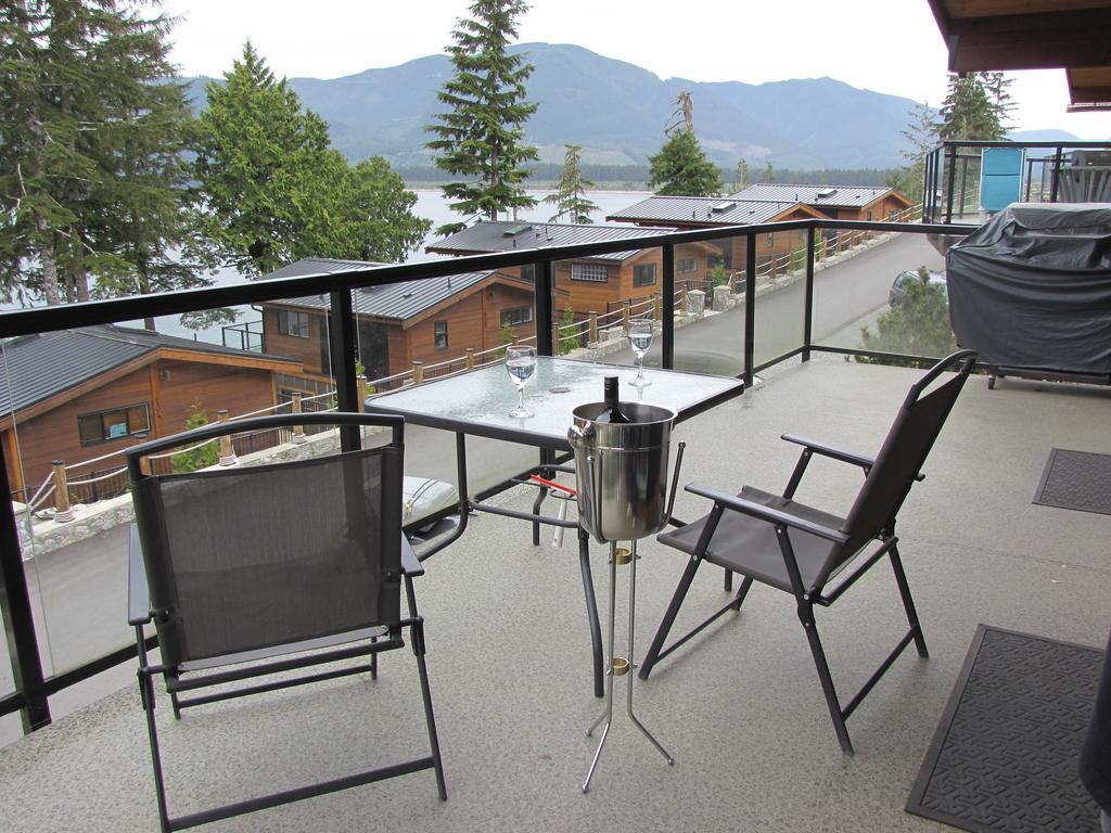 Pair-A-Dice Cottage Port Renfrew Eksteriør billede